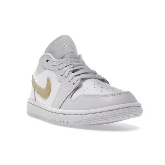 Jordan 1 Low barely Grape - Picture 2 of 4